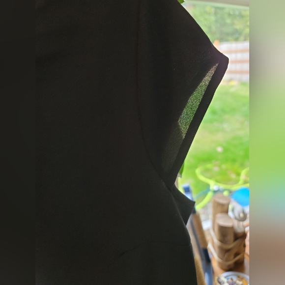 Forever 21 Black Chiffon Sleeveless Top with metal button detail Size Small - Picture 4 of 9